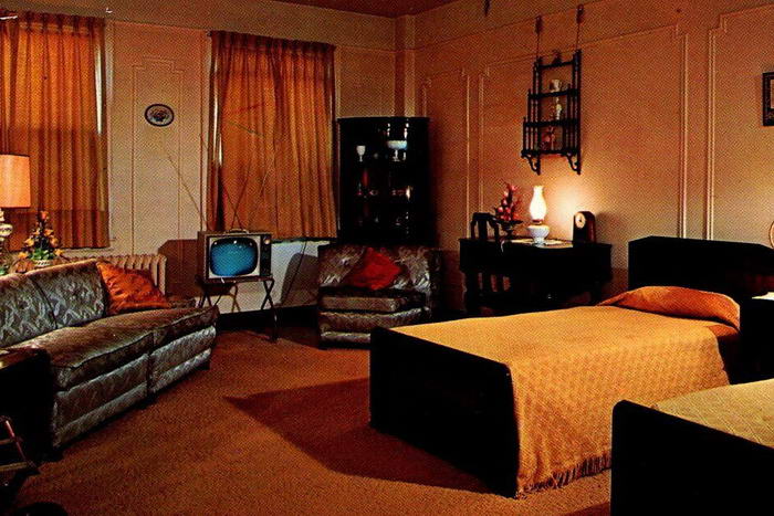 Detroit Mich Postcard The Eventide Home Retirement Home (newer photo)